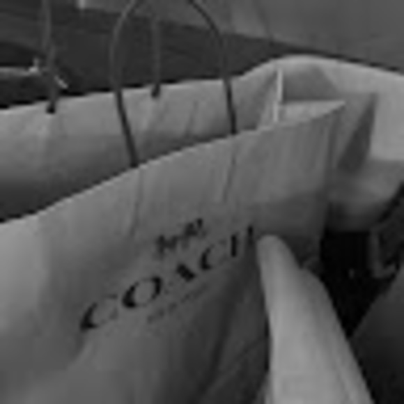 Meet your Posher, Danielle - Picture 1 of 1